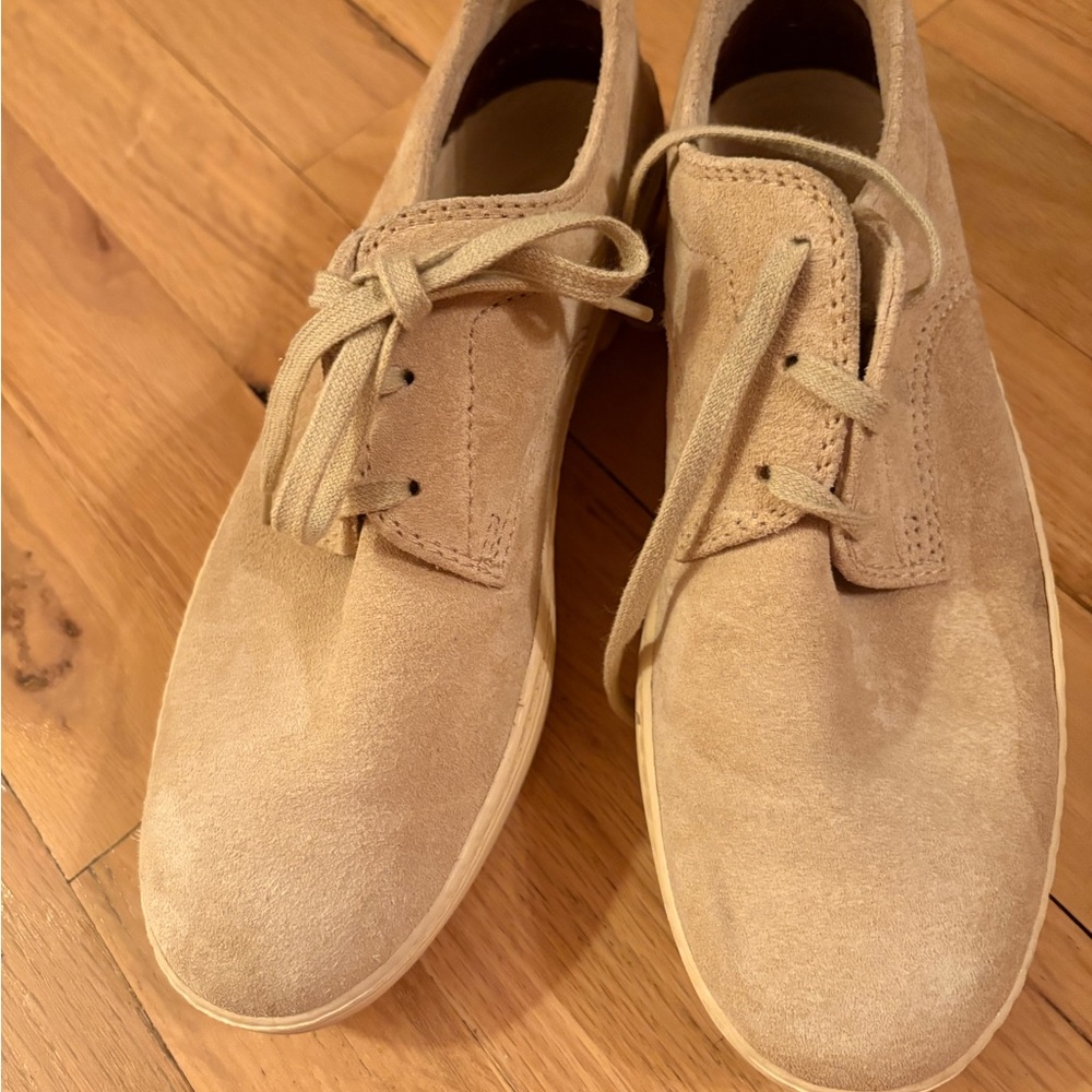 Tod’s Women’s beige suede driving/walking shoe